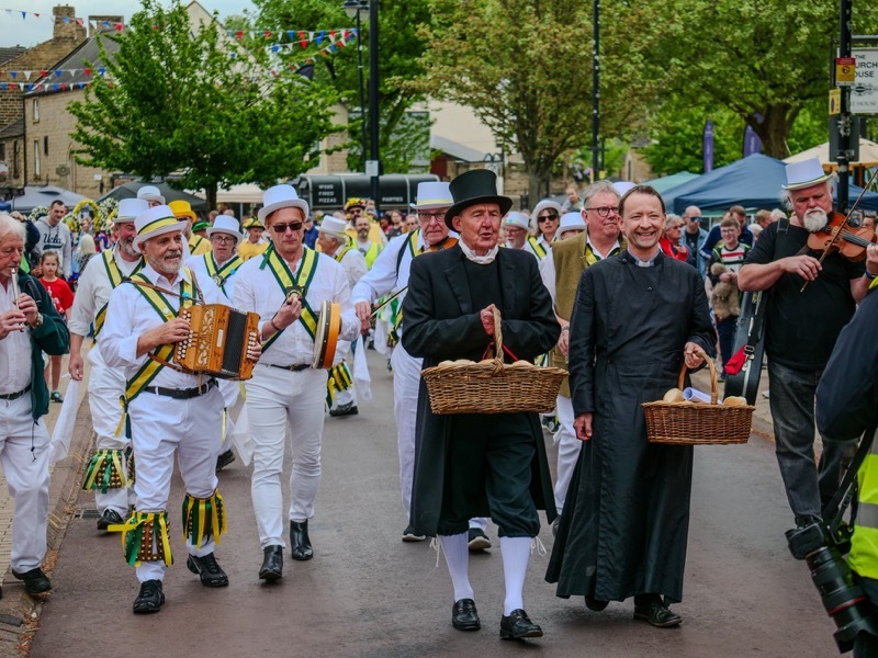 Other image for Crowds flock to annual festival